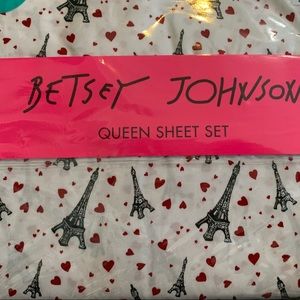 Betsey Johnson Paris Love 4 Piece Queen Sheet Set